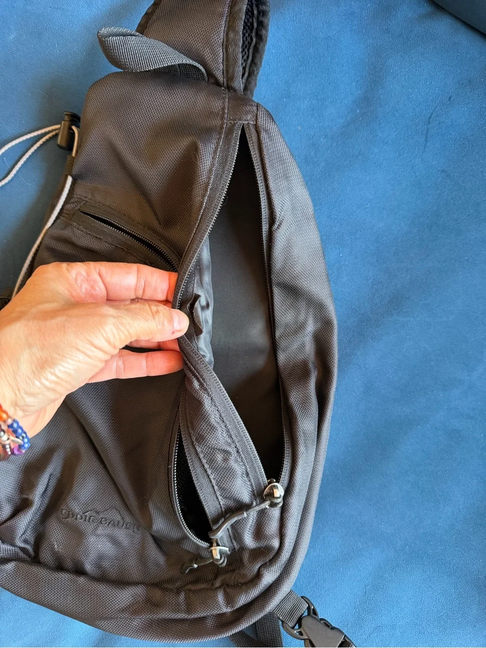 Eddie Bauer black, sling/backpack